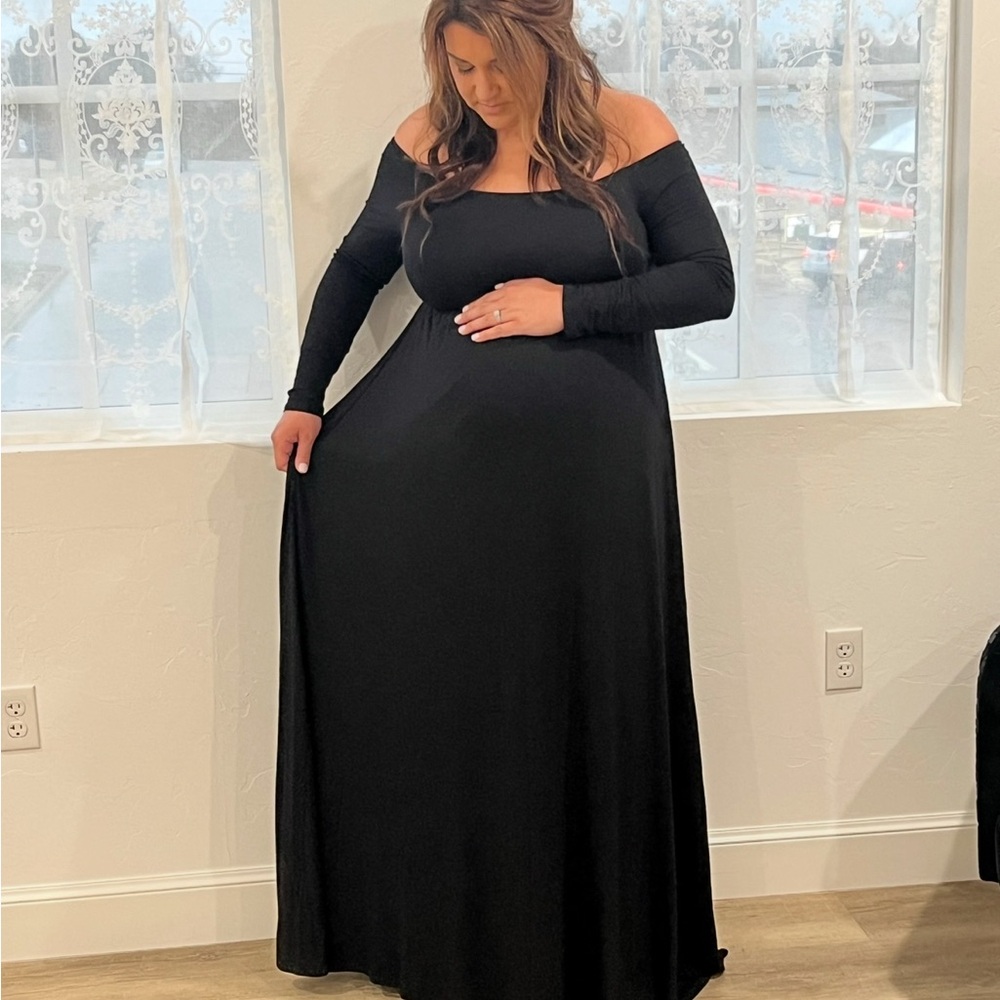 Elegant Black Off-Shoulder Maxi Dress